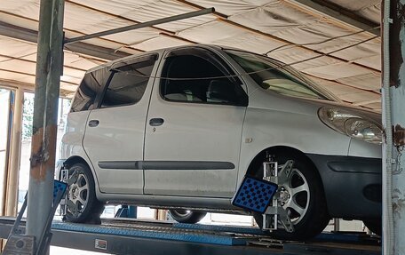 Toyota FunCargo, 2004 год, 620 000 рублей, 13 фотография