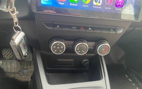 Renault Duster, 2022 год, 2 300 000 рублей, 12 фотография