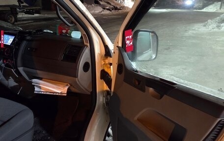 Volkswagen Transporter T5 рестайлинг, 2004 год, 1 150 000 рублей, 7 фотография