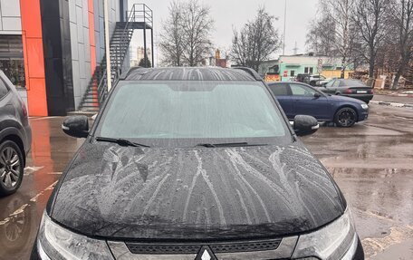 Mitsubishi Outlander III рестайлинг 3, 2020 год, 1 830 000 рублей, 1 фотография