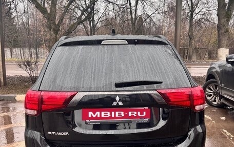Mitsubishi Outlander III рестайлинг 3, 2020 год, 1 830 000 рублей, 6 фотография
