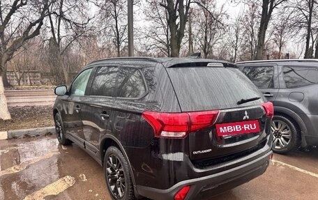 Mitsubishi Outlander III рестайлинг 3, 2020 год, 1 830 000 рублей, 7 фотография