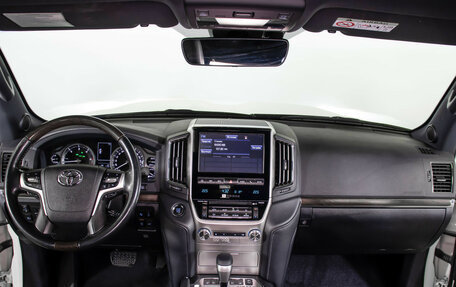 Toyota Land Cruiser 200, 2017 год, 7 498 000 рублей, 14 фотография