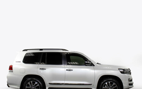 Toyota Land Cruiser 200, 2017 год, 7 498 000 рублей, 4 фотография