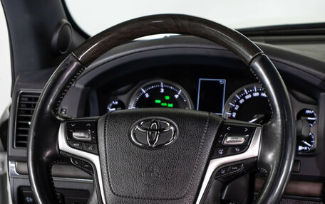 Toyota Land Cruiser 200, 2017 год, 7 498 000 рублей, 15 фотография