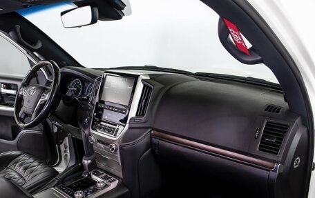 Toyota Land Cruiser 200, 2017 год, 7 498 000 рублей, 9 фотография