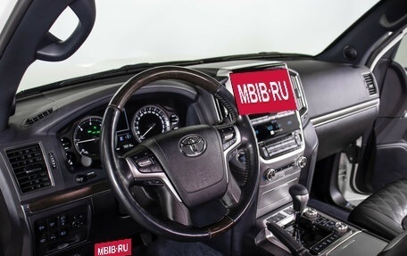 Toyota Land Cruiser 200, 2017 год, 7 498 000 рублей, 13 фотография