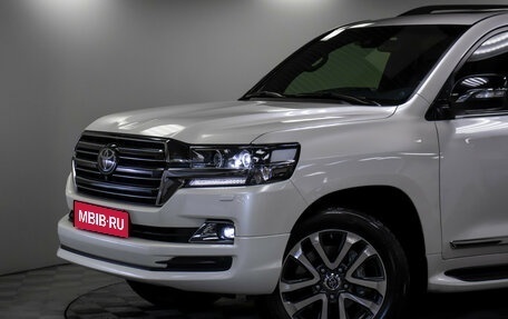 Toyota Land Cruiser 200, 2017 год, 7 498 000 рублей, 33 фотография