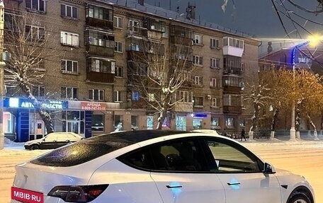 Tesla Model Y I, 2021 год, 3 700 000 рублей, 3 фотография