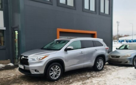 Toyota Highlander III, 2015 год, 3 200 000 рублей, 4 фотография