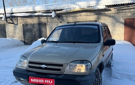 Chevrolet Niva I рестайлинг, 2004 год, 300 000 рублей, 1 фотография