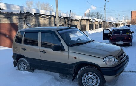 Chevrolet Niva I рестайлинг, 2004 год, 300 000 рублей, 2 фотография