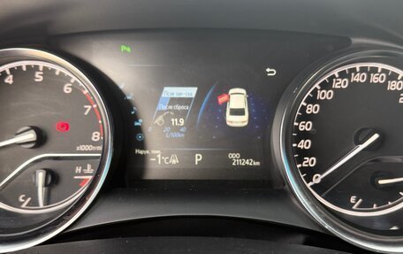 Toyota Camry, 2019 год, 2 600 000 рублей, 16 фотография