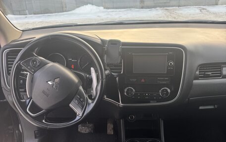 Mitsubishi Outlander III рестайлинг 3, 2016 год, 1 750 000 рублей, 9 фотография