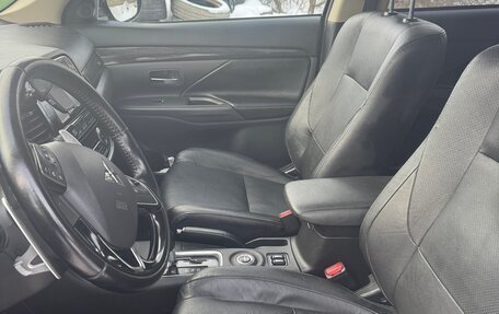 Mitsubishi Outlander III рестайлинг 3, 2016 год, 1 750 000 рублей, 10 фотография