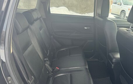 Mitsubishi Outlander III рестайлинг 3, 2016 год, 1 750 000 рублей, 11 фотография