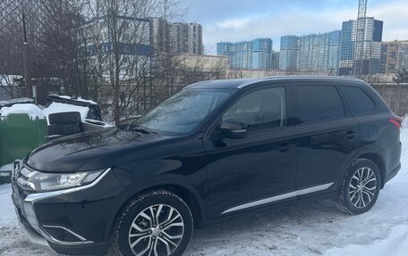 Mitsubishi Outlander III рестайлинг 3, 2016 год, 1 750 000 рублей, 3 фотография