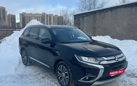 Mitsubishi Outlander III рестайлинг 3, 2016 год, 1 750 000 рублей, 7 фотография