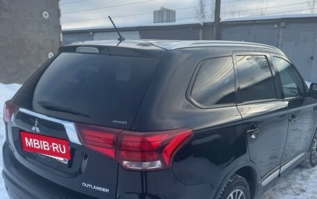 Mitsubishi Outlander III рестайлинг 3, 2016 год, 1 750 000 рублей, 6 фотография