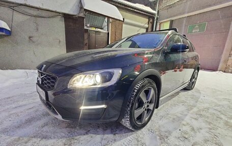 Volvo V60 Cross Country II, 2018 год, 2 300 000 рублей, 1 фотография