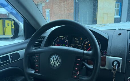 Volkswagen Touareg III, 2004 год, 629 000 рублей, 11 фотография