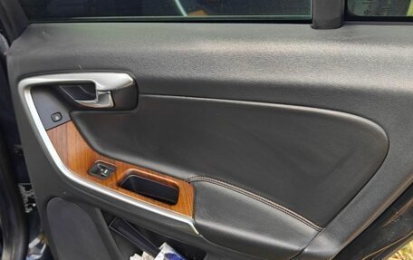 Volvo V60 Cross Country II, 2018 год, 2 300 000 рублей, 5 фотография