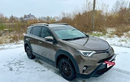 Toyota RAV4, 2017 год, 2 749 000 рублей, 2 фотография