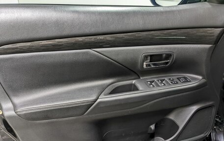 Mitsubishi Outlander III рестайлинг 3, 2016 год, 2 050 000 рублей, 11 фотография