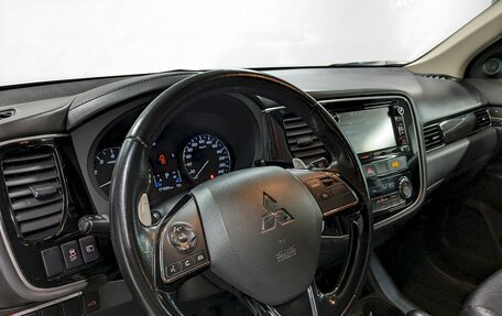 Mitsubishi Outlander III рестайлинг 3, 2016 год, 2 050 000 рублей, 13 фотография