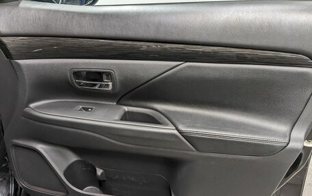 Mitsubishi Outlander III рестайлинг 3, 2016 год, 2 050 000 рублей, 19 фотография