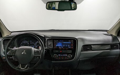 Mitsubishi Outlander III рестайлинг 3, 2016 год, 2 050 000 рублей, 23 фотография