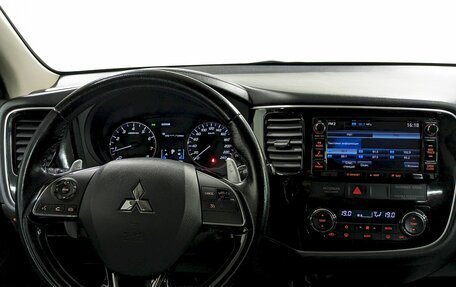 Mitsubishi Outlander III рестайлинг 3, 2016 год, 2 050 000 рублей, 22 фотография