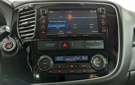 Mitsubishi Outlander III рестайлинг 3, 2016 год, 2 050 000 рублей, 24 фотография