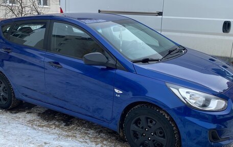 Hyundai Solaris II рестайлинг, 2013 год, 990 000 рублей, 2 фотография