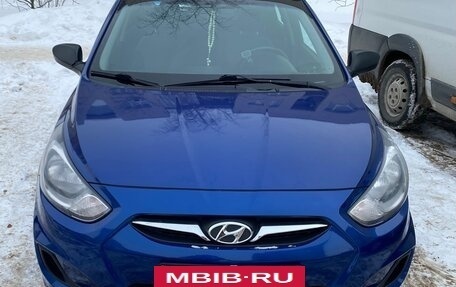 Hyundai Solaris II рестайлинг, 2013 год, 990 000 рублей, 3 фотография
