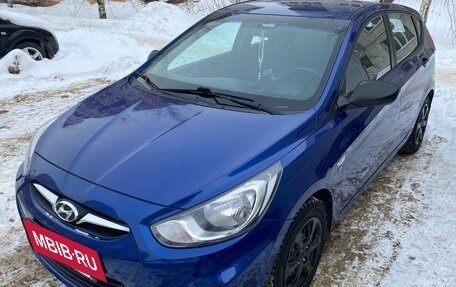 Hyundai Solaris II рестайлинг, 2013 год, 990 000 рублей, 4 фотография