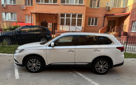 Mitsubishi Outlander III рестайлинг 3, 2015 год, 2 600 000 рублей, 2 фотография