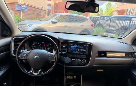 Mitsubishi Outlander III рестайлинг 3, 2015 год, 2 600 000 рублей, 11 фотография