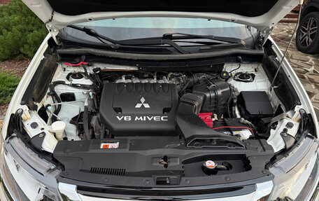 Mitsubishi Outlander III рестайлинг 3, 2015 год, 2 600 000 рублей, 12 фотография