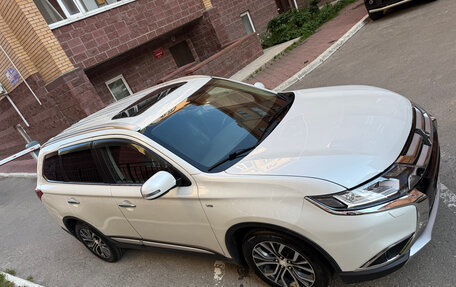 Mitsubishi Outlander III рестайлинг 3, 2015 год, 2 600 000 рублей, 3 фотография