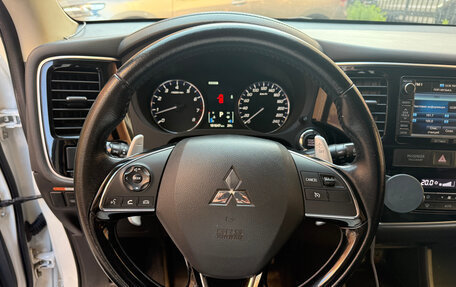 Mitsubishi Outlander III рестайлинг 3, 2015 год, 2 600 000 рублей, 9 фотография