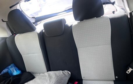 Toyota Yaris III рестайлинг, 2012 год, 1 000 000 рублей, 5 фотография