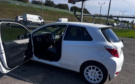 Toyota Yaris III рестайлинг, 2012 год, 1 000 000 рублей, 3 фотография