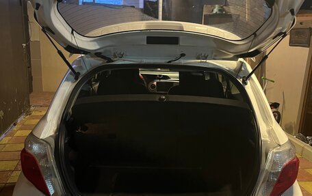 Toyota Yaris III рестайлинг, 2012 год, 1 000 000 рублей, 14 фотография