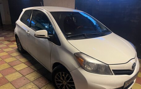 Toyota Yaris III рестайлинг, 2012 год, 1 000 000 рублей, 15 фотография