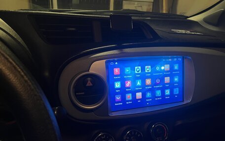 Toyota Yaris III рестайлинг, 2012 год, 1 000 000 рублей, 10 фотография