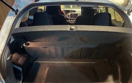 Toyota Yaris III рестайлинг, 2012 год, 1 000 000 рублей, 13 фотография