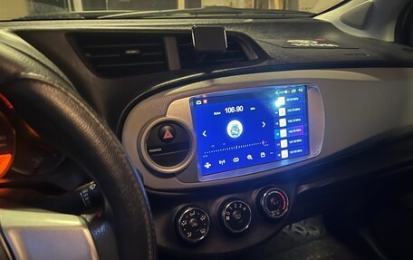 Toyota Yaris III рестайлинг, 2012 год, 1 000 000 рублей, 11 фотография