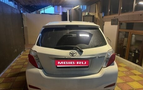 Toyota Yaris III рестайлинг, 2012 год, 1 000 000 рублей, 17 фотография