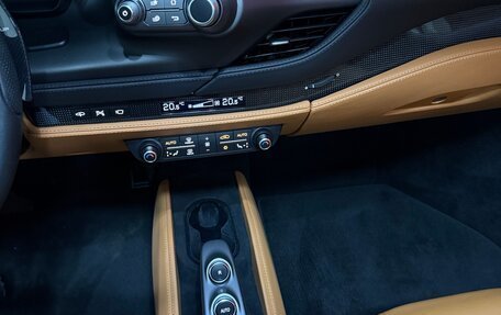 Ferrari F8, 2021 год, 37 000 000 рублей, 29 фотография